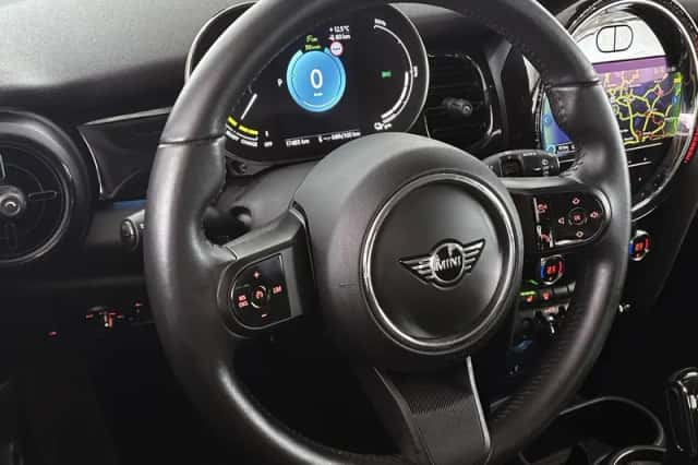 MINI Electric (2024) thumbnail 8