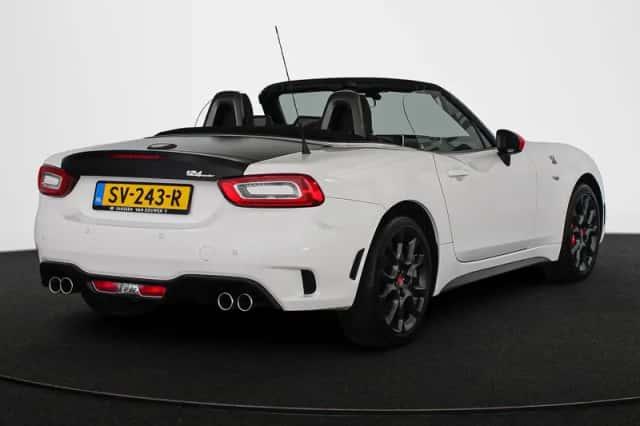 Abarth 124 Spider (2016) thumbnail 3