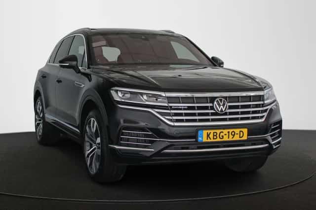 Volkswagen Touareg (2022) thumbnail 2