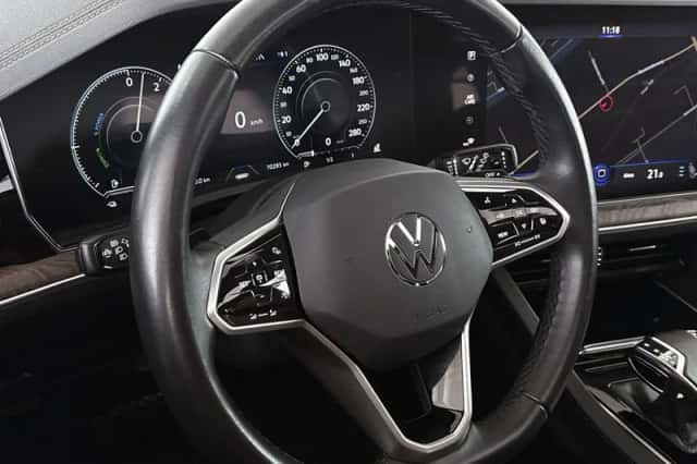 Volkswagen Touareg (2022) thumbnail 10