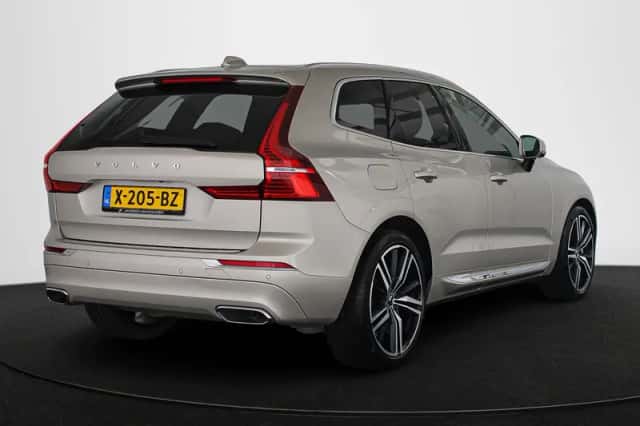 Volvo XC60 (2021) thumbnail 3