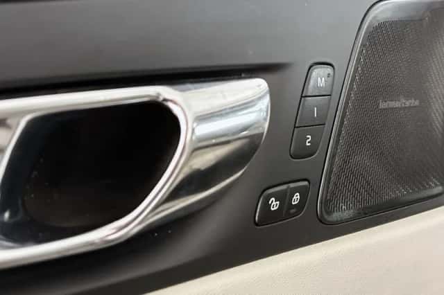 Volvo XC60 (2021) thumbnail 21