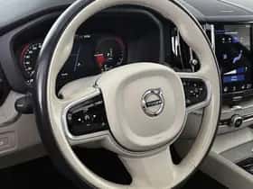 Volvo XC60 (2021) thumbnail 10