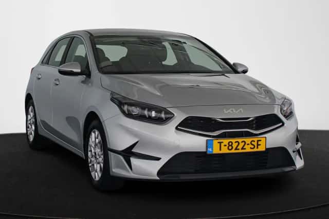 Kia Ceed (2023) thumbnail 2