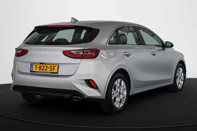 Kia Ceed (2023) thumbnail 3