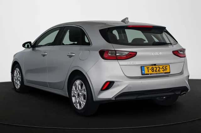 Kia Ceed (2023) thumbnail 4