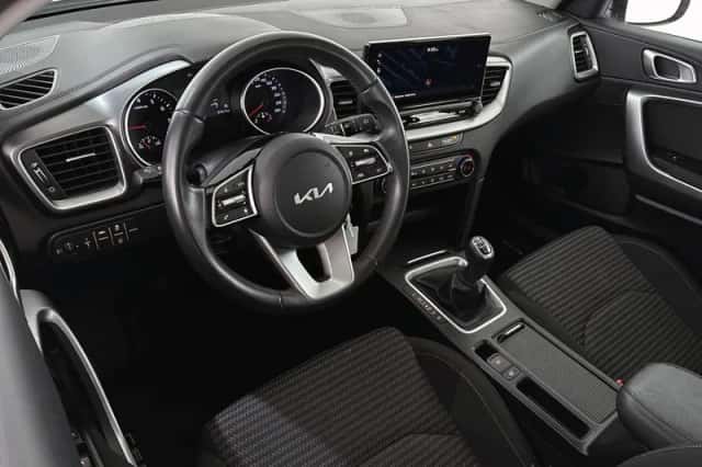 Kia Ceed (2023) thumbnail 5