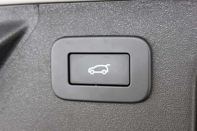 Land Rover Discovery Sport (2023) thumbnail 11