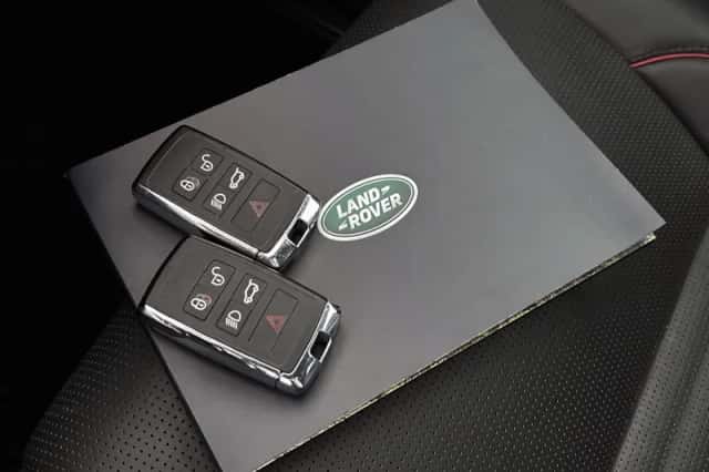 Land Rover Discovery Sport (2023) thumbnail 12