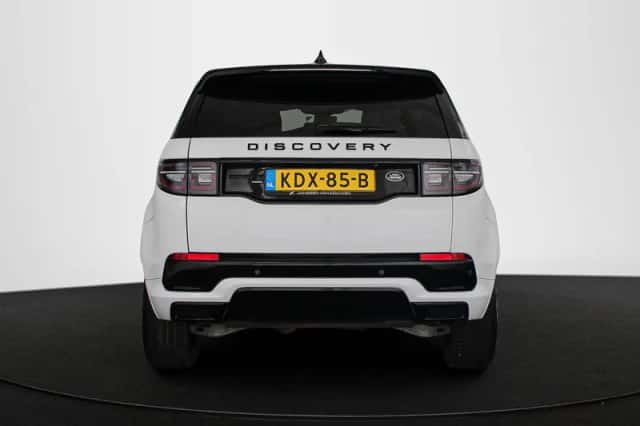 Land Rover Discovery Sport (2023) thumbnail 16
