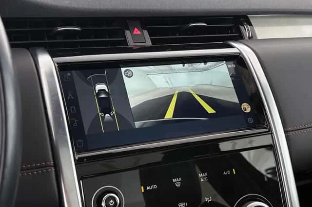 Land Rover Discovery Sport (2023) thumbnail 17