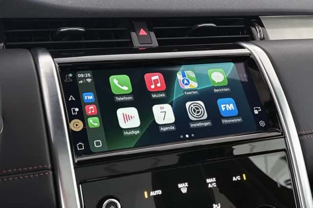 Land Rover Discovery Sport (2023) thumbnail 18