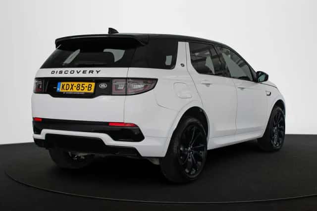 Land Rover Discovery Sport (2023) thumbnail 3