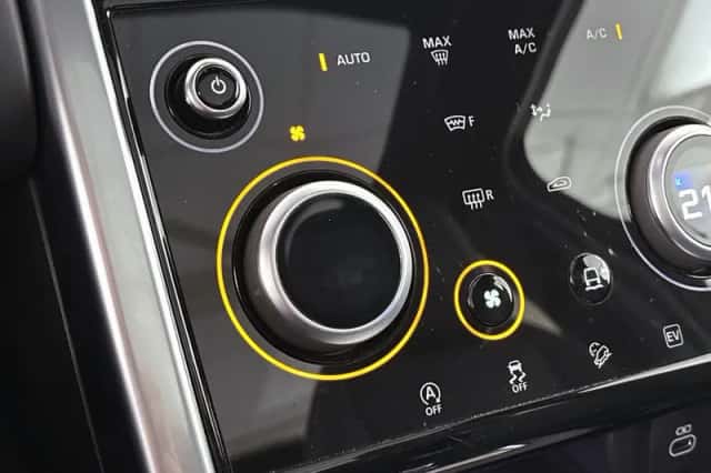Land Rover Discovery Sport (2023) thumbnail 39