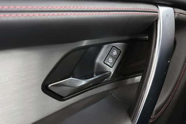Land Rover Discovery Sport (2023) thumbnail 44