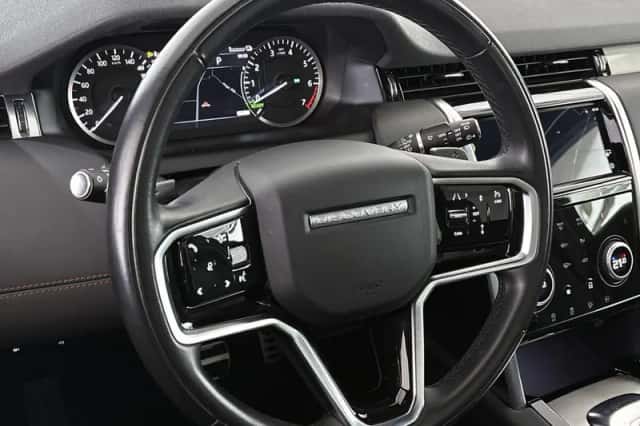Land Rover Discovery Sport (2023) thumbnail 9