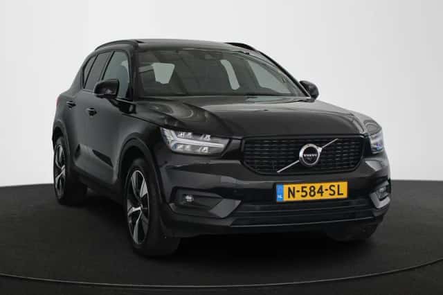 Volvo XC40 (2021) thumbnail 2