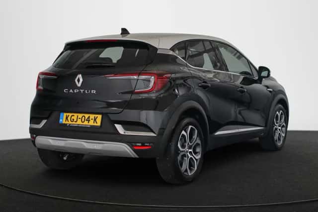 Renault Captur (2023) thumbnail 3