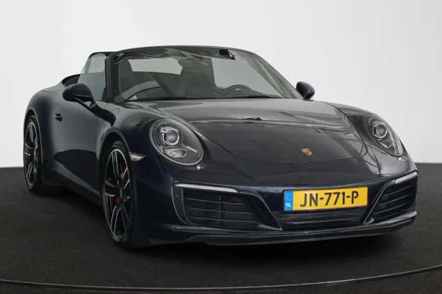 Porsche 911 (2016) thumbnail 2