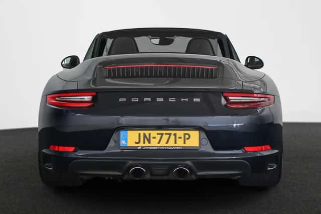 Porsche 911 (2016) thumbnail 17
