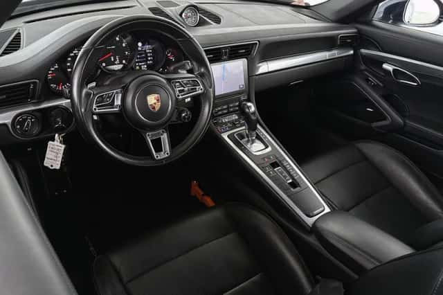 Porsche 911 (2016) thumbnail 5