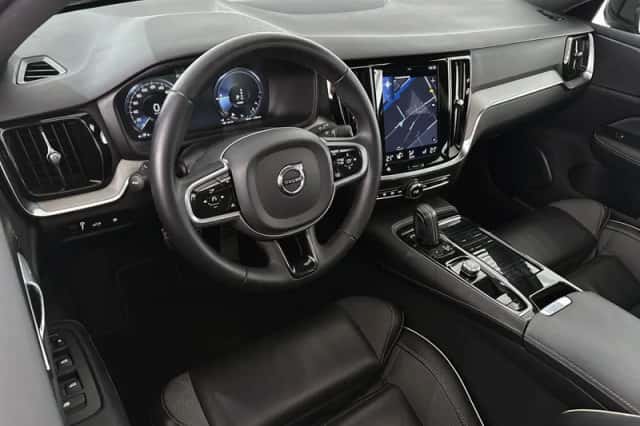 Volvo V60 (2022) thumbnail 5