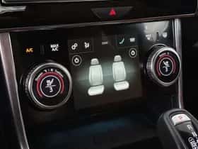 Jaguar XE (2020) thumbnail 25