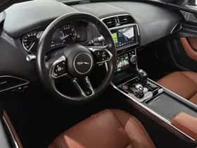 Jaguar XE (2020) thumbnail 5