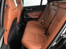Jaguar XE (2020) thumbnail 8