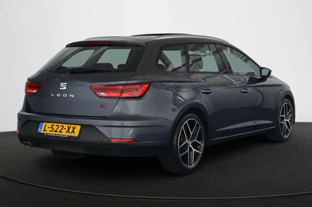 SEAT Leon (2019) thumbnail 3