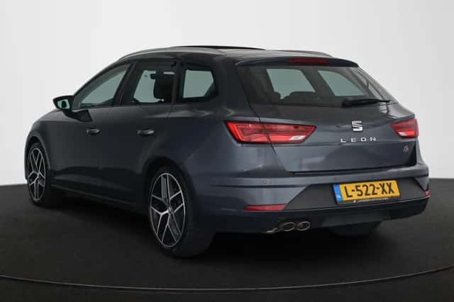 SEAT Leon (2019) thumbnail 4