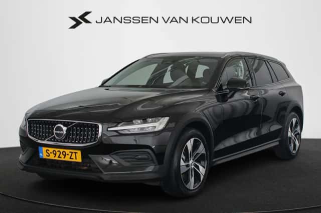 Volvo V60 (2023) thumbnail 1