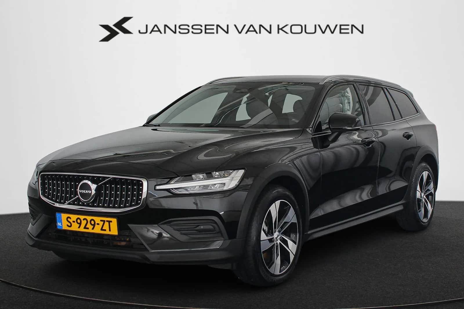 Volvo V60 (2023) — foto 1