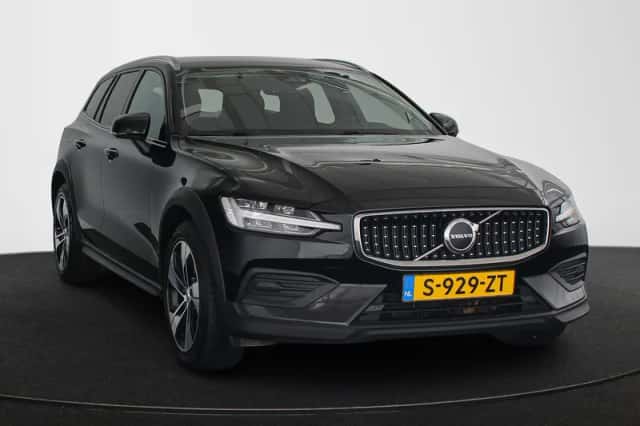 Volvo V60 (2023) thumbnail 2