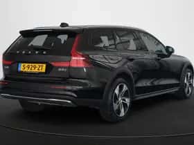 Volvo V60 (2023) thumbnail 3