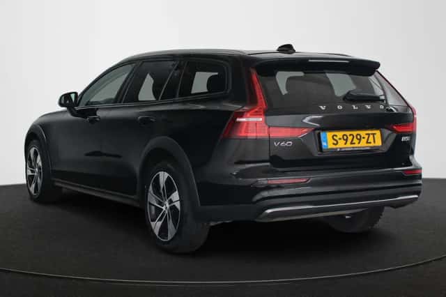 Volvo V60 (2023) thumbnail 4
