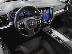 Volvo V60 (2023) thumbnail 5