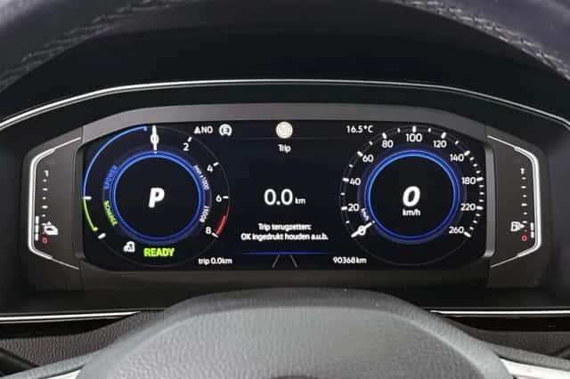 Volkswagen Passat (2020) thumbnail 11