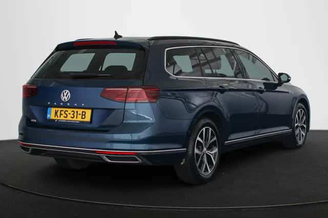 Volkswagen Passat (2020) thumbnail 3