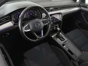 Volkswagen Passat (2020) thumbnail 5