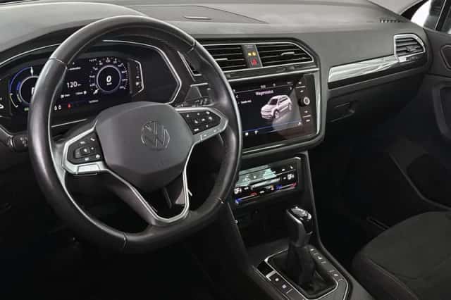 Volkswagen Tiguan (2022) thumbnail 5