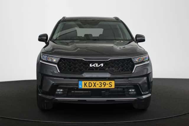 Kia Sorento (2023) thumbnail 16