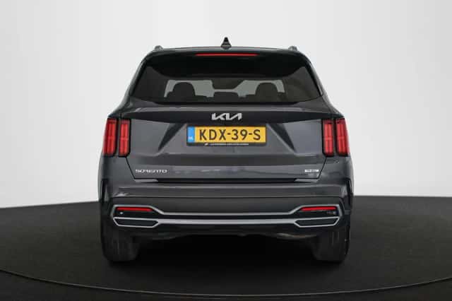 Kia Sorento (2023) thumbnail 17