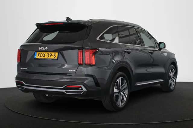 Kia Sorento (2023) thumbnail 3