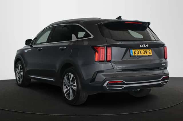Kia Sorento (2023) thumbnail 4