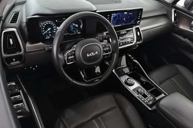 Kia Sorento (2023) thumbnail 5