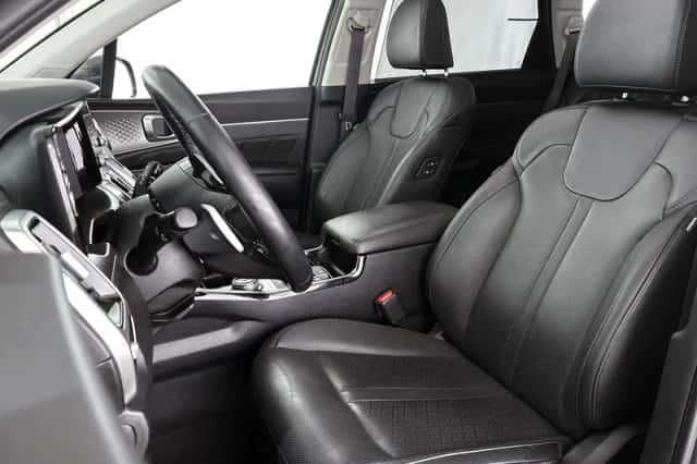 Kia Sorento (2023) thumbnail 6