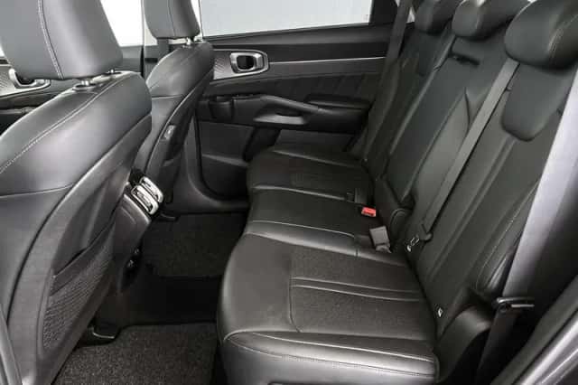 Kia Sorento (2023) thumbnail 7