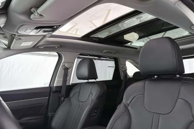 Kia Sorento (2023) thumbnail 8