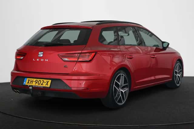SEAT Leon (2019) thumbnail 3